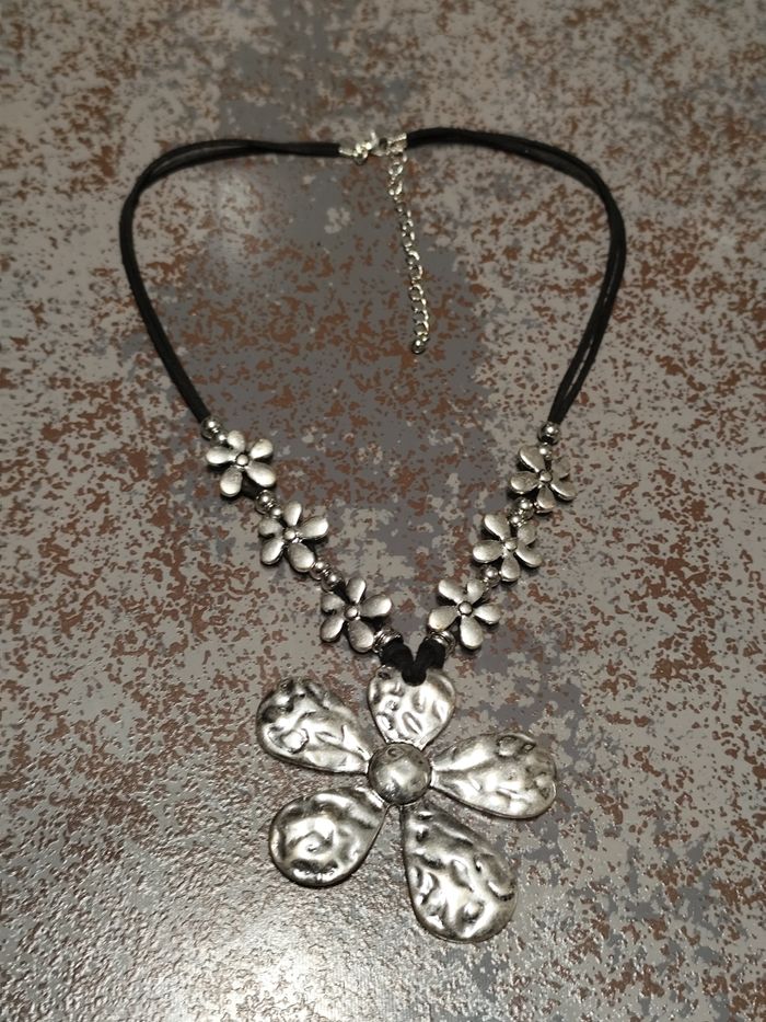 Collier fleurs - photo numéro 5