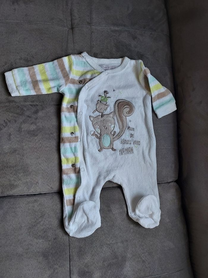 Pyjamas 1 mois - photo numéro 4