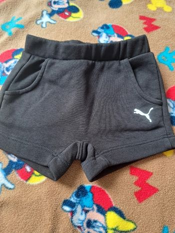 Short bébé taille 6-9mois puma