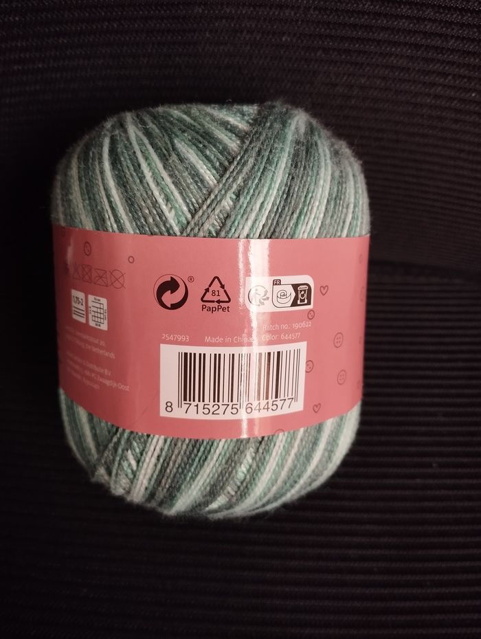 * 1 pelote verts blanc Mixed fine par Alison & Mae - photo numéro 2