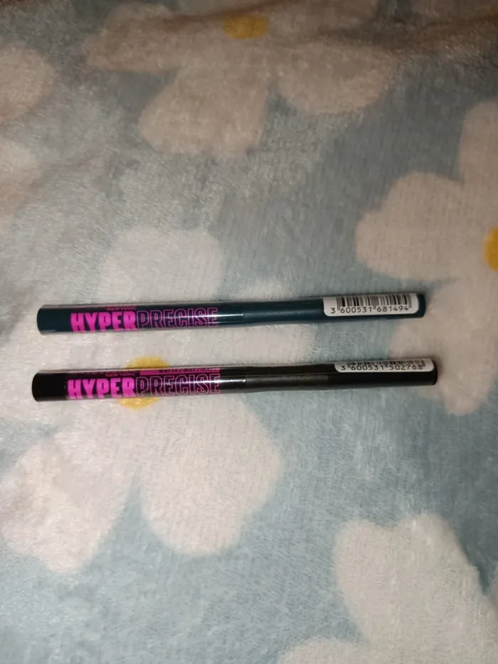 2 hyper precise Maybelline