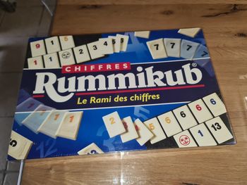 Neuf sous cellophane jeu de société Rummikub Chiffres des éditions Parker 

 