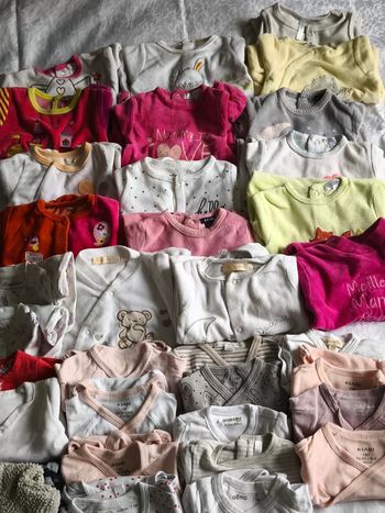 Lot 34 vêtements fille enfant pyjama body gilet 