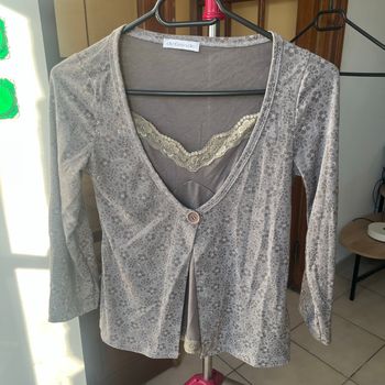 Tee shirt avec de la dentelle