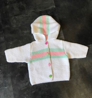 gilet à capuche fait main taille 3 mois