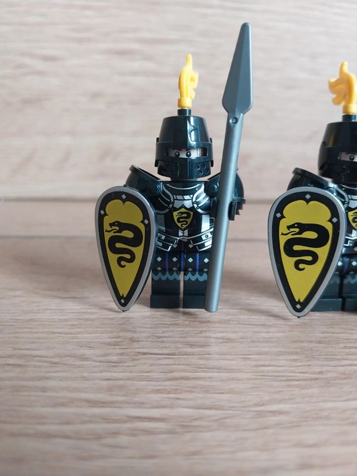 Figurines type lego 2 soldats chevaliers du Serpent - photo numéro 2