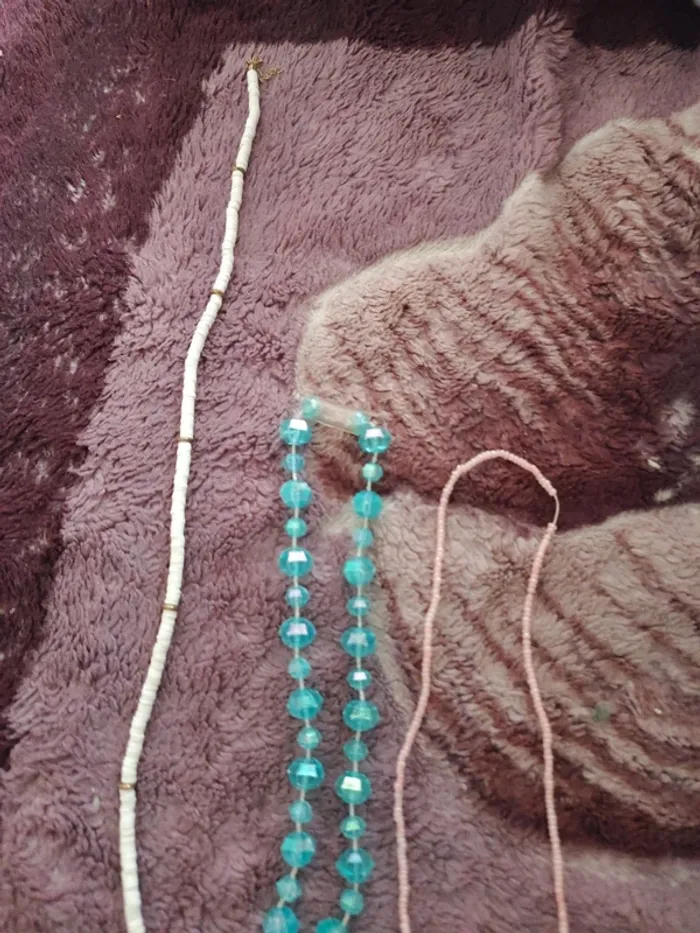 2 colliers et un bracelet - photo numéro 2