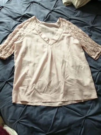 Blouse manche dentelle