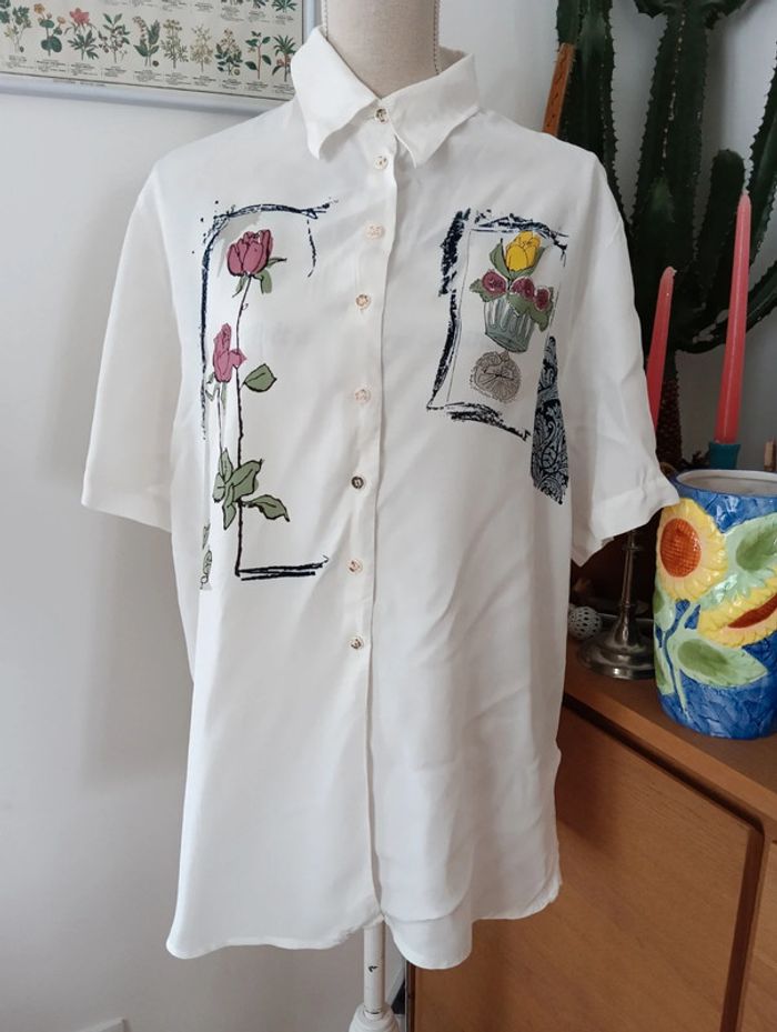 Chemise vintage longue
100 % viscose,
Imprimé style tableau fleuri, - photo numéro 2