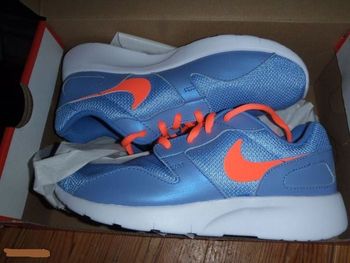 baskets NIKE taille 36 . 5 - NEUF