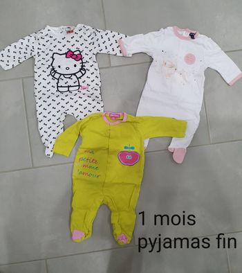 Pyjamas fin 1 mois
