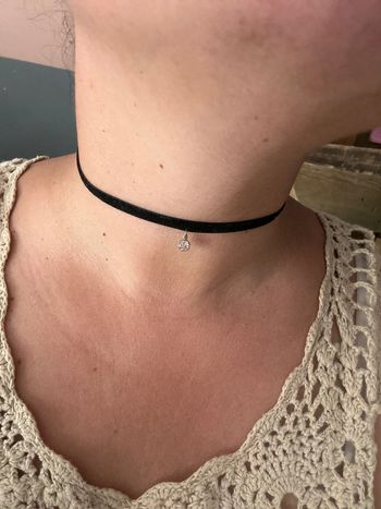 Ras de cou noir velours et petit brillant