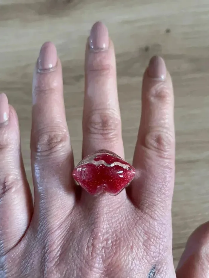 Bague en verre forme bouche réglable - photo numéro 7