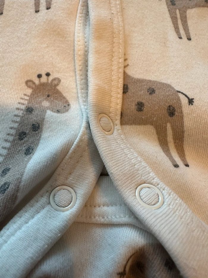 Pyjama 6 mois sans pied - photo numéro 4
