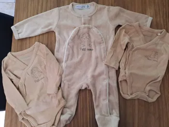 Lot 1mois neuf pyjama body chocolatine distri center