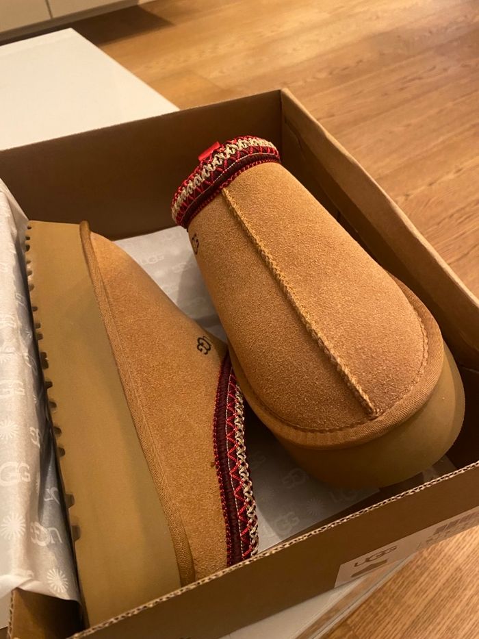 Bottes moufles  Ugg tazz taille 38 neuve - photo numéro 2