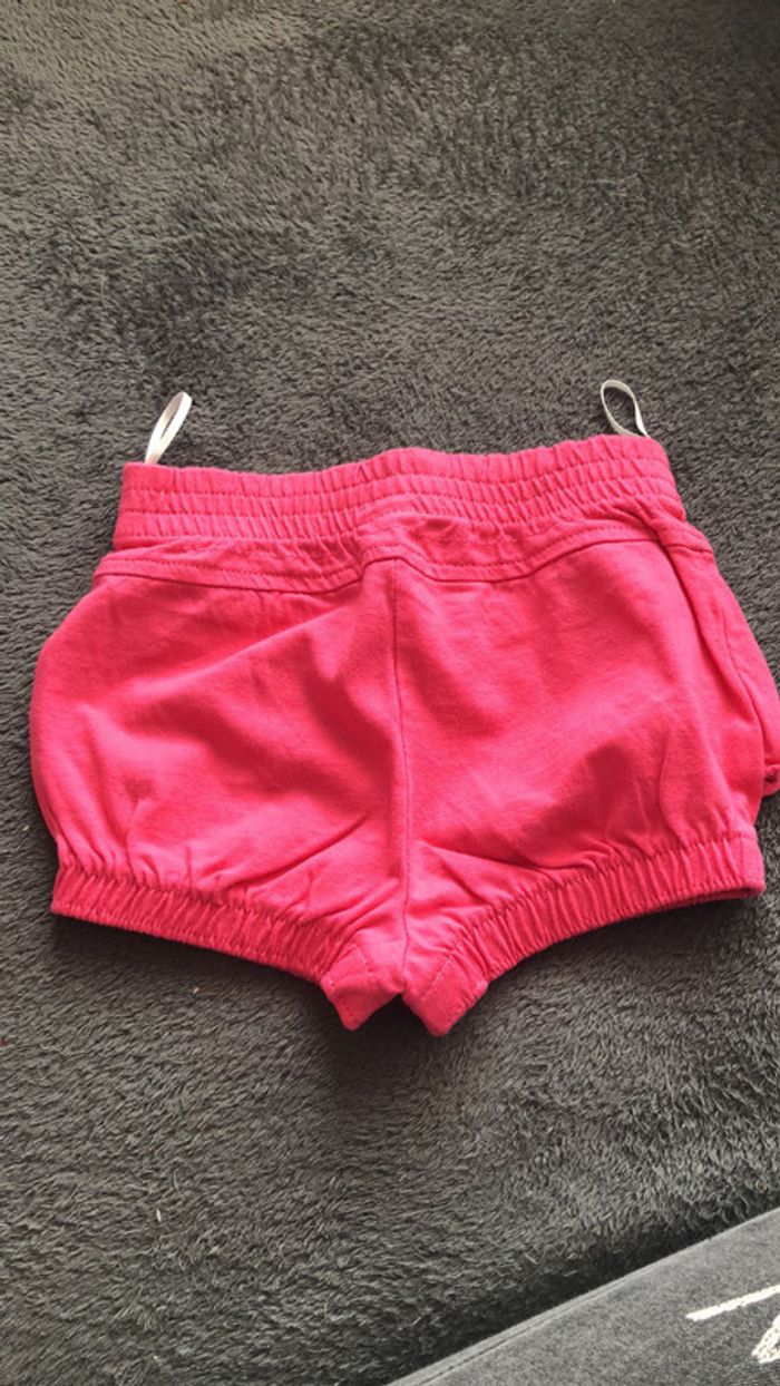 Short fille - photo numéro 2