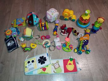 Lot jouets bébé premier éveil