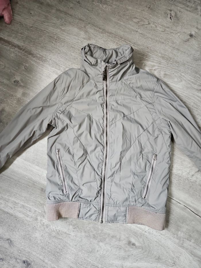 Veste avec capuche grise mi saison T