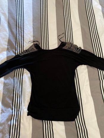 Tee-shirts avec épaule dénude