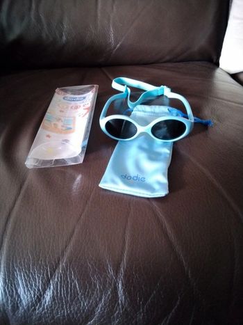 Jolie paire de lunettes de soleil