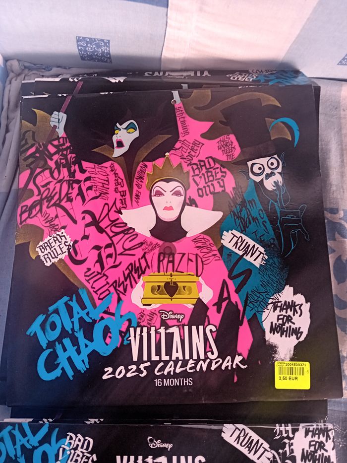 Lot 19 calendrier 2025 villains neuf - photo numéro 2