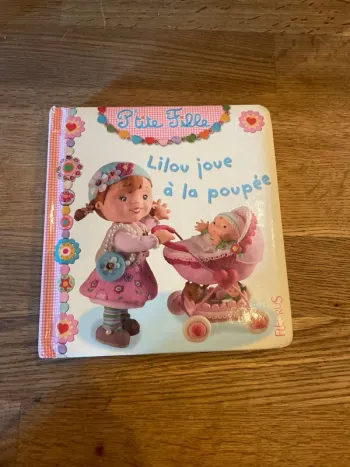 Livre P’tite fille Numéro 3 Lilou joue à la poupée