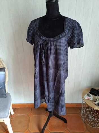 Robe violette et noire