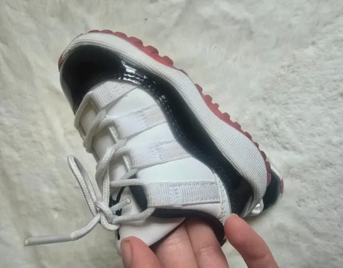 Basket Jordan taille 21 - photo numéro 8