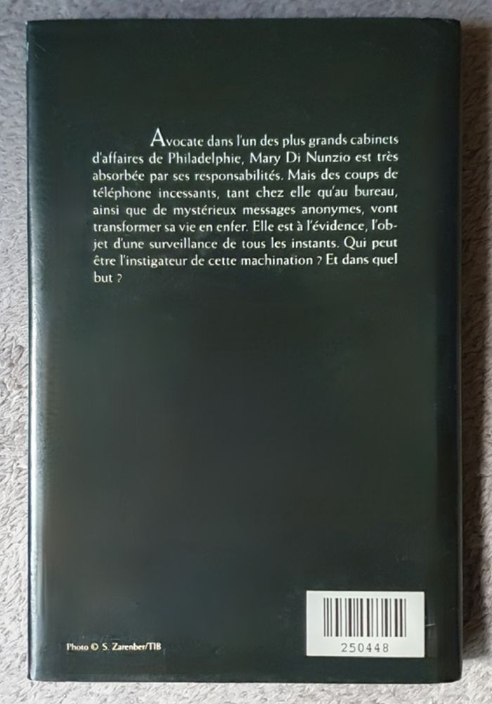 Roman Polar à suspense "Dans l'ombre de Mary" / Lisa Scottoline aux Éd. France Loisirs - photo numéro 2