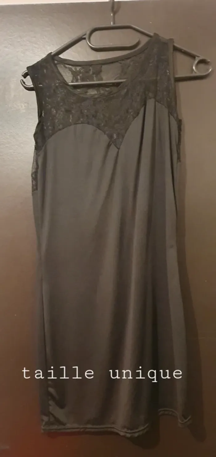 Robe haut en dentelle