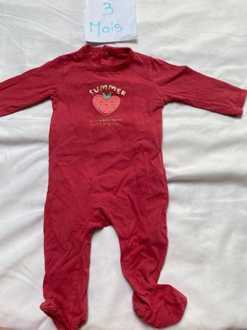 Pyjama fille en parfaite état taille 3 mois