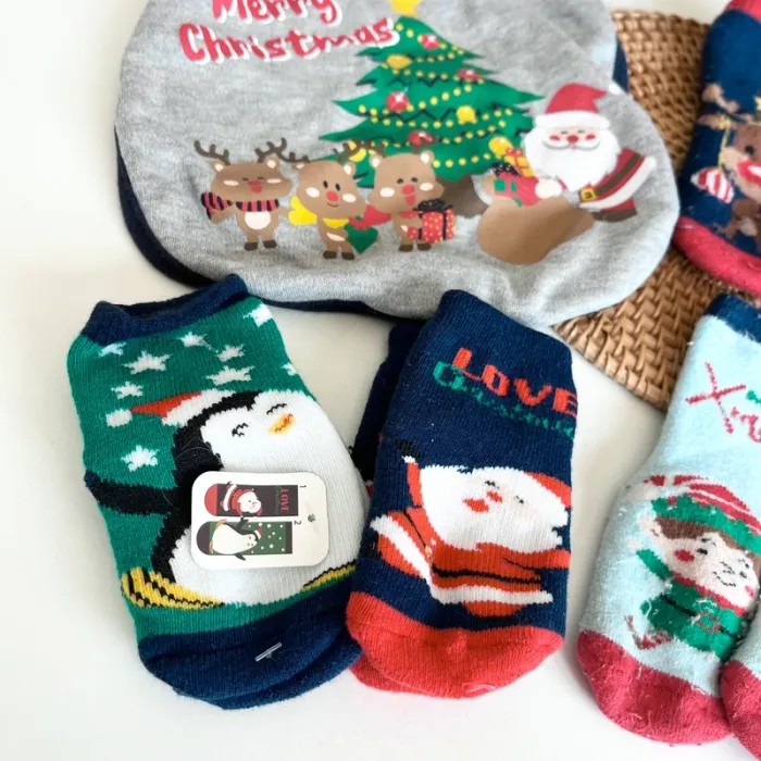 Lot Noël chaussettes et bavoirs - photo numéro 2