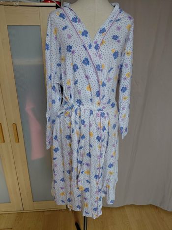 Très joli peignoir femme T XL 