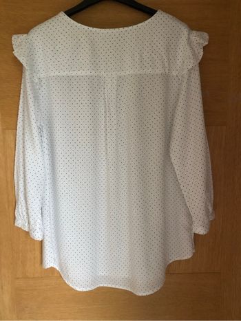 Blouse blanche avec petits  point noirs