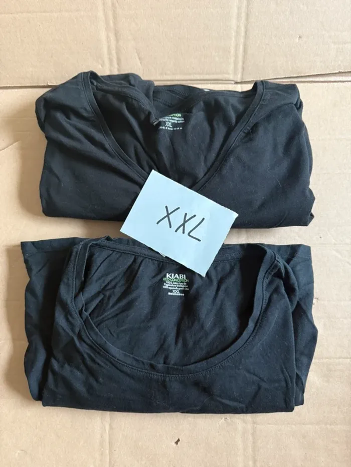 Lot de deux. T-shirts maternité.