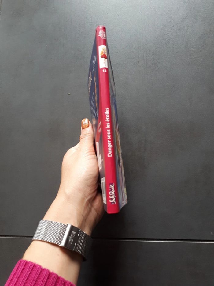 Livre bibliothèque rose LoliRock tome 13 Danger sous les étoiles - photo numéro 4