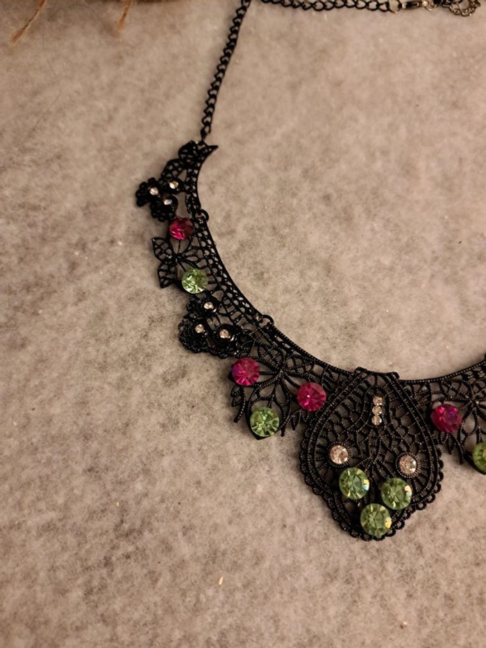 Collier gothique noir strass multicolore - photo numéro 5