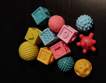 Lot balles / cubes manipulation bébé