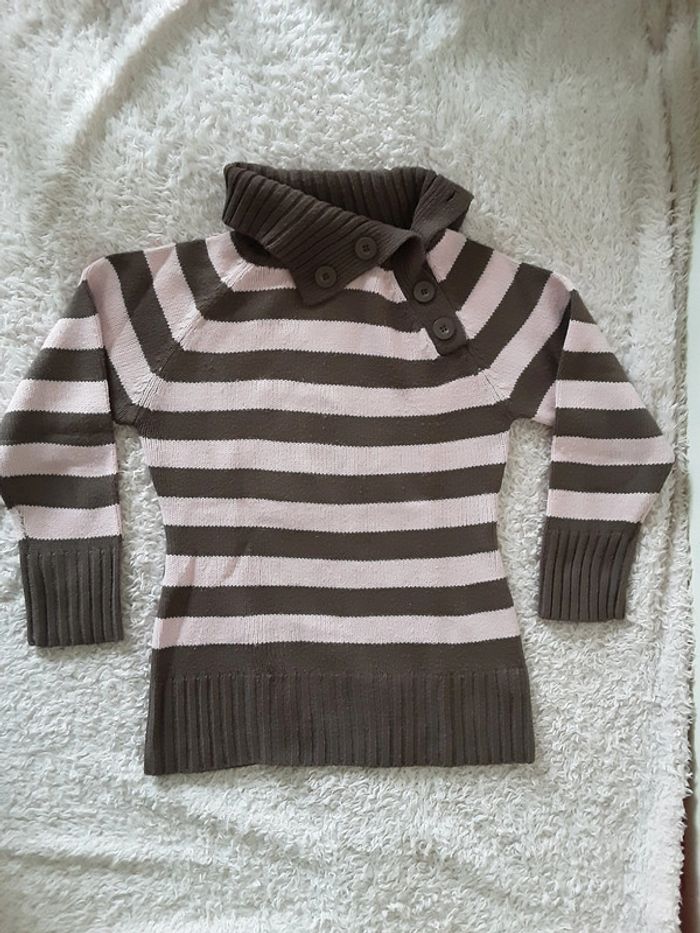 Pull grand col avec boutons 8 ans