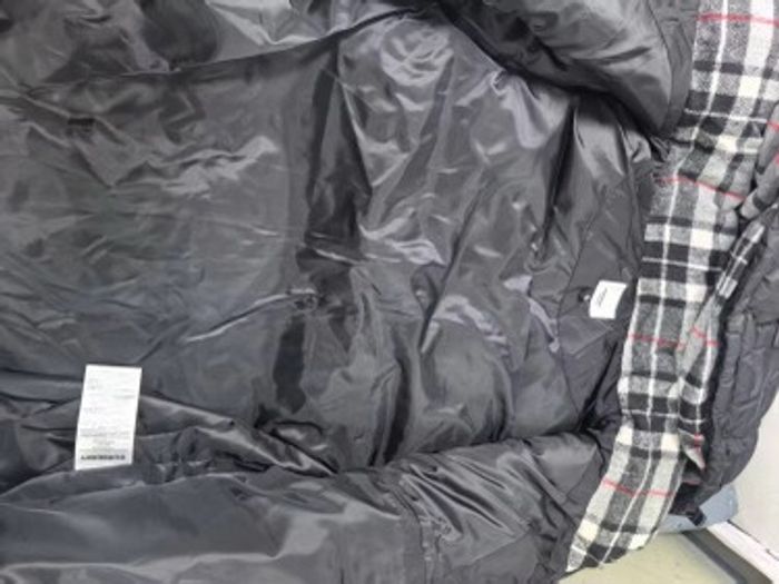 Doudoune Burberry noir - photo numéro 3