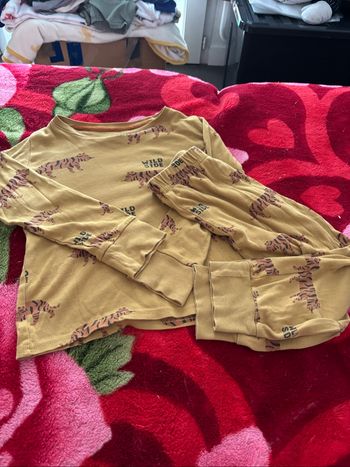 Pyjama léger aux motifs tigres et écriture