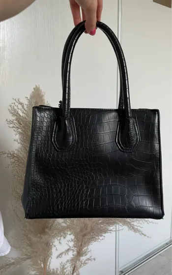 Sac noir en faux cuir croco