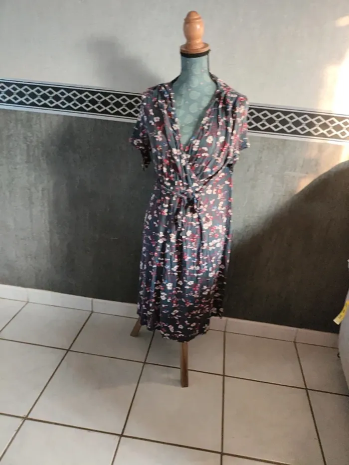 Robe taille 46/48 col v - photo numéro 4