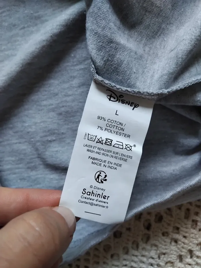 Tee-shirt Disney  neuf avec étiquette - photo numéro 5