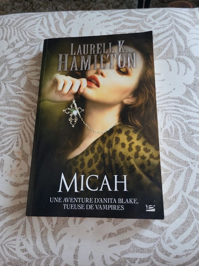 Livre laurell K Hamilton