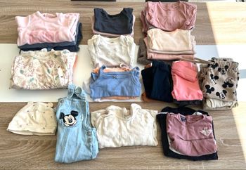 Gros lot vêtements fille 9 mois