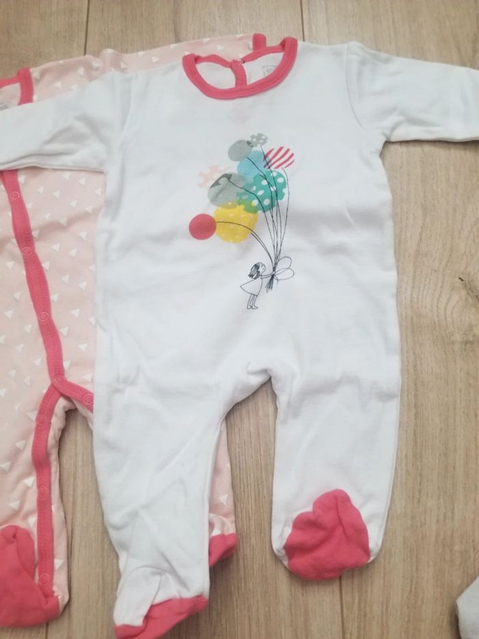 4 pyjamas léger 1mois - photo numéro 8