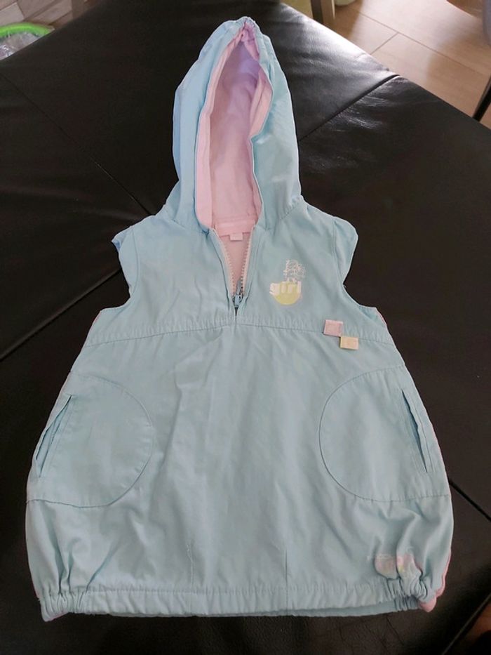 Robe manches courtes à capuche 3 mois en très bon état (78)