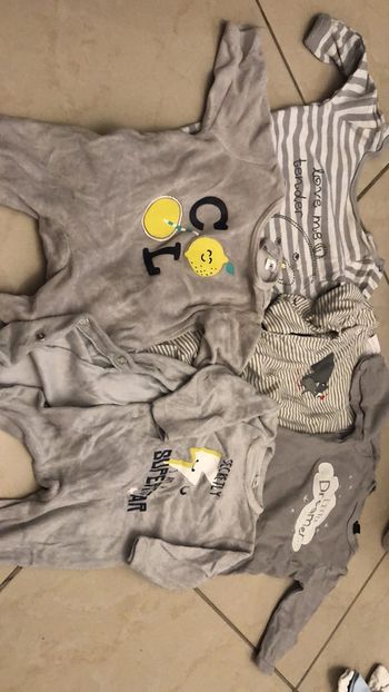 Lot 5 pyjamas